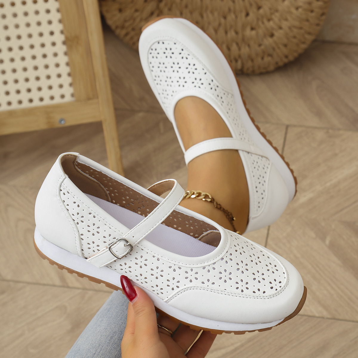 Sneakers Traforate da Donna Sc - Women Shoes Us To Eu recensione e prezzo